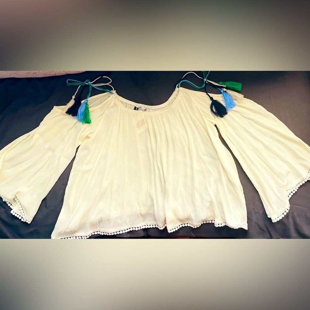 Cupcakes and cashmere Bohemian Cold Shoulder top W/ties